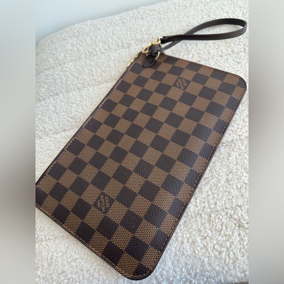 Louis Vuitton neverfull pouch 𝙞𝙣 𝘿𝙖𝙢𝙞𝙚𝙧 wristlet - Picture 5 of 6